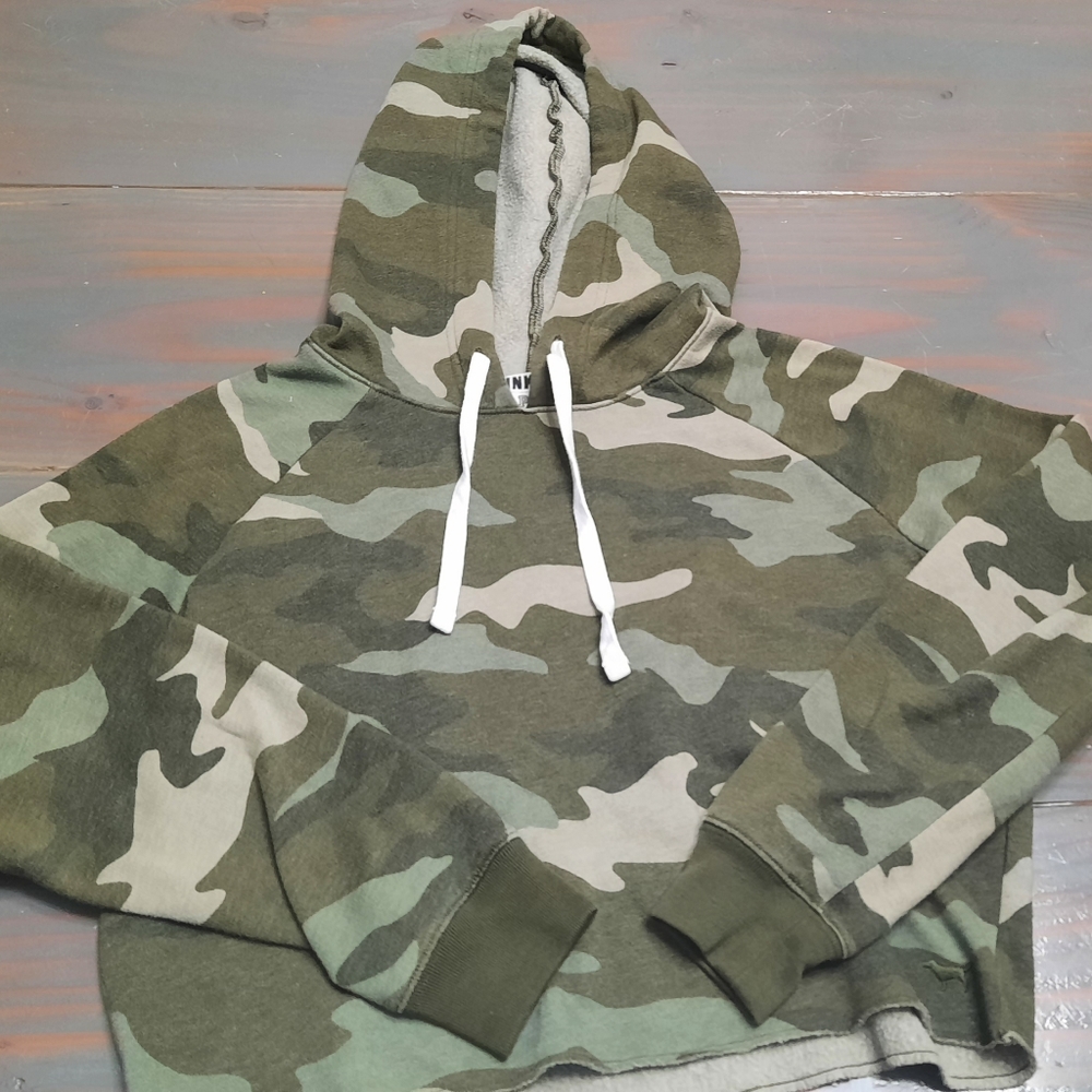 Pink cropped camo hoodie!
